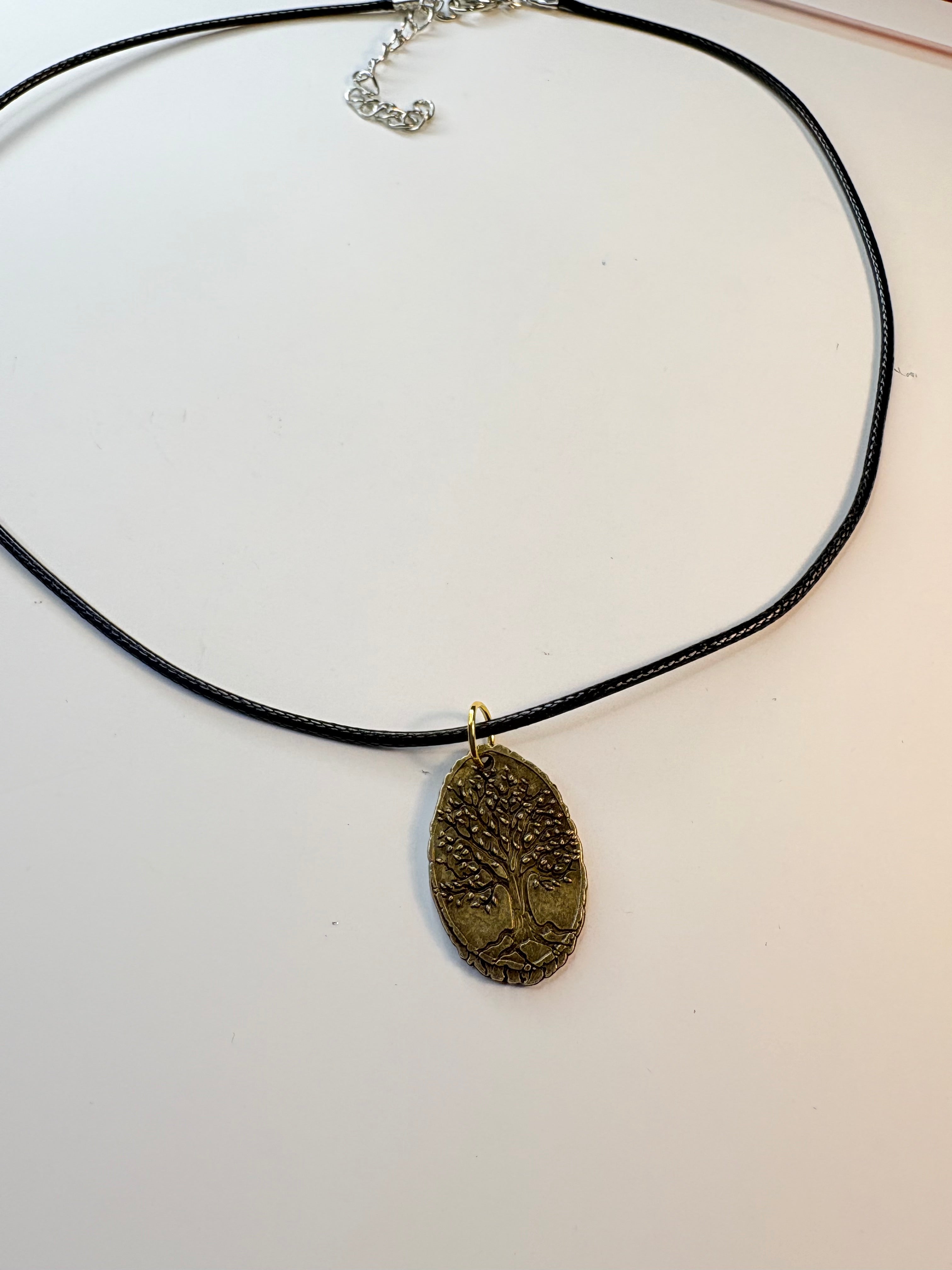 Tree of Life Necklace – Spiritual Protection & Growth Amulet