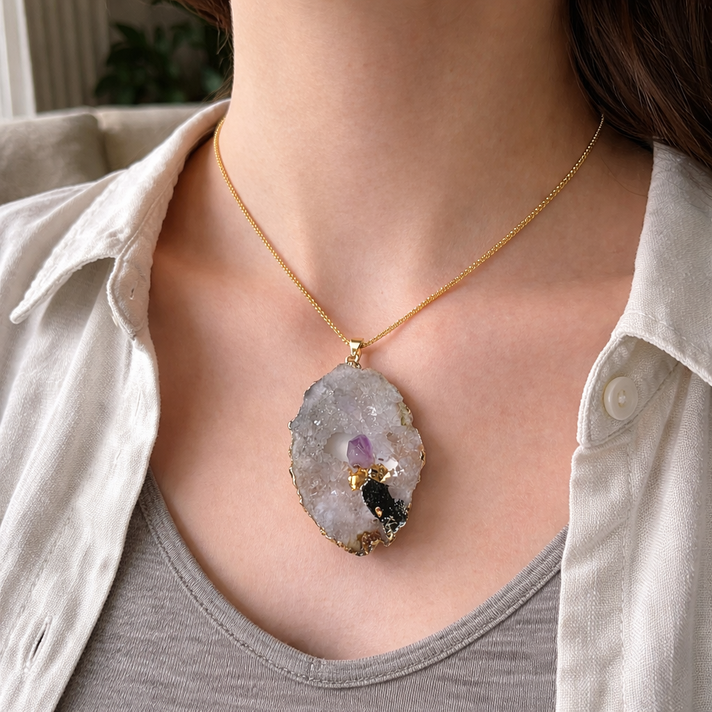 ✨ Crystal Geode Statement Necklace – Amethyst & Clear Quartz