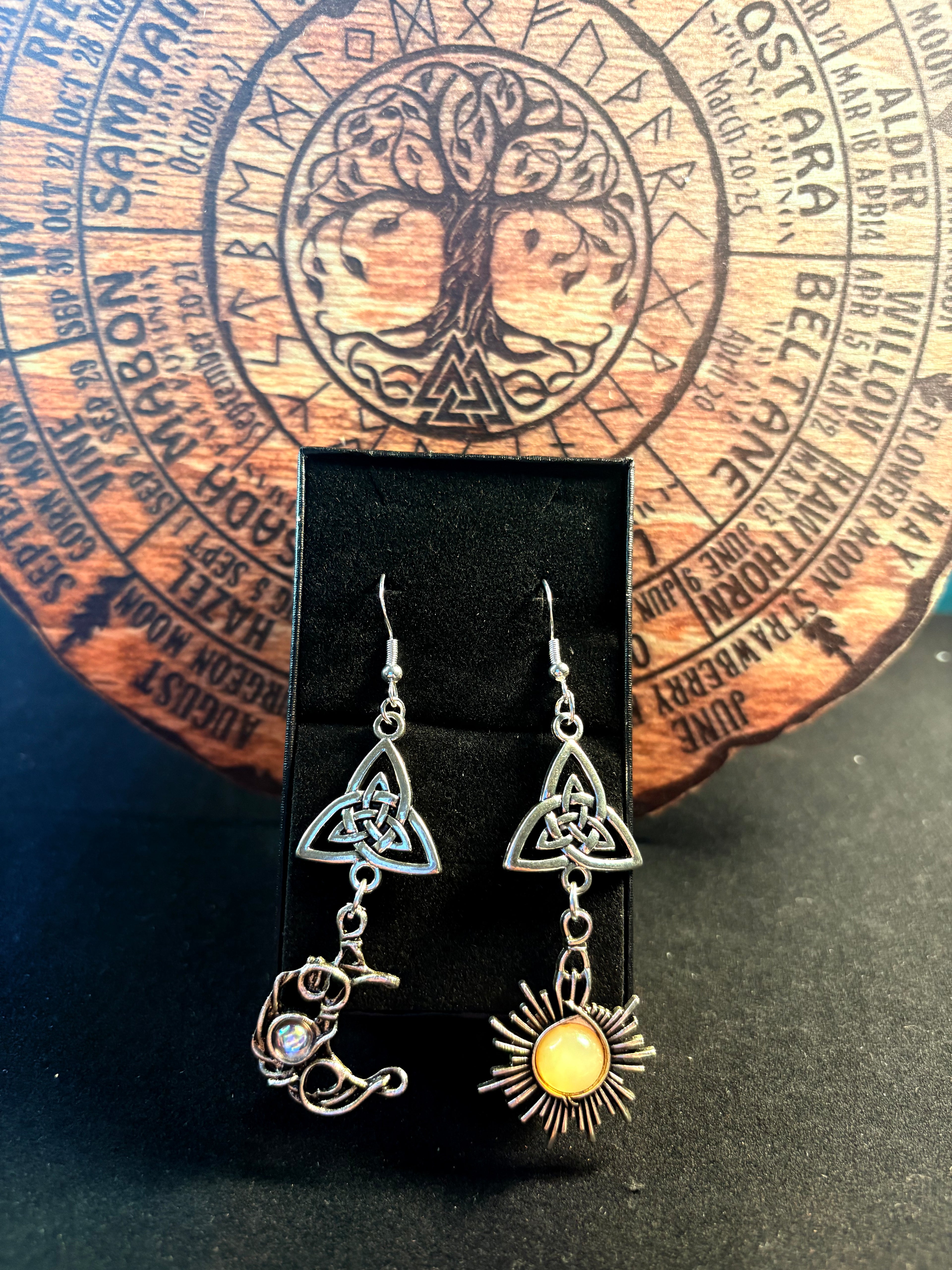 🌙 Sun & Moon Trinity Knot Earrings – Silver S925 Hooks