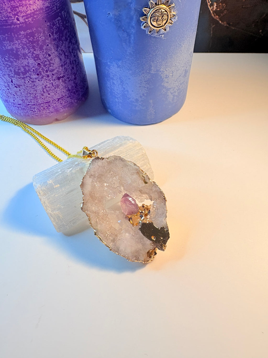 ✨ Crystal Geode Statement Necklace – Amethyst & Clear Quartz