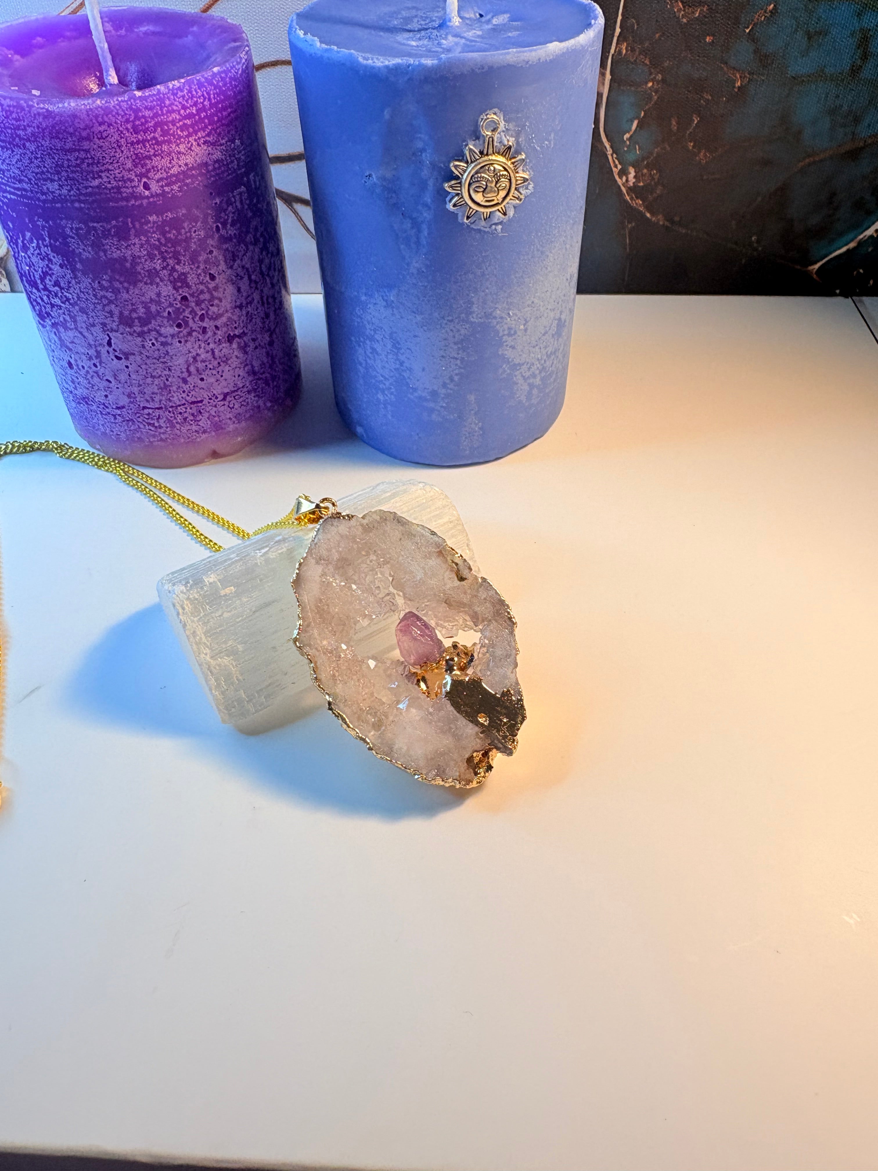 ✨ Crystal Geode Statement Necklace – Amethyst & Clear Quartz