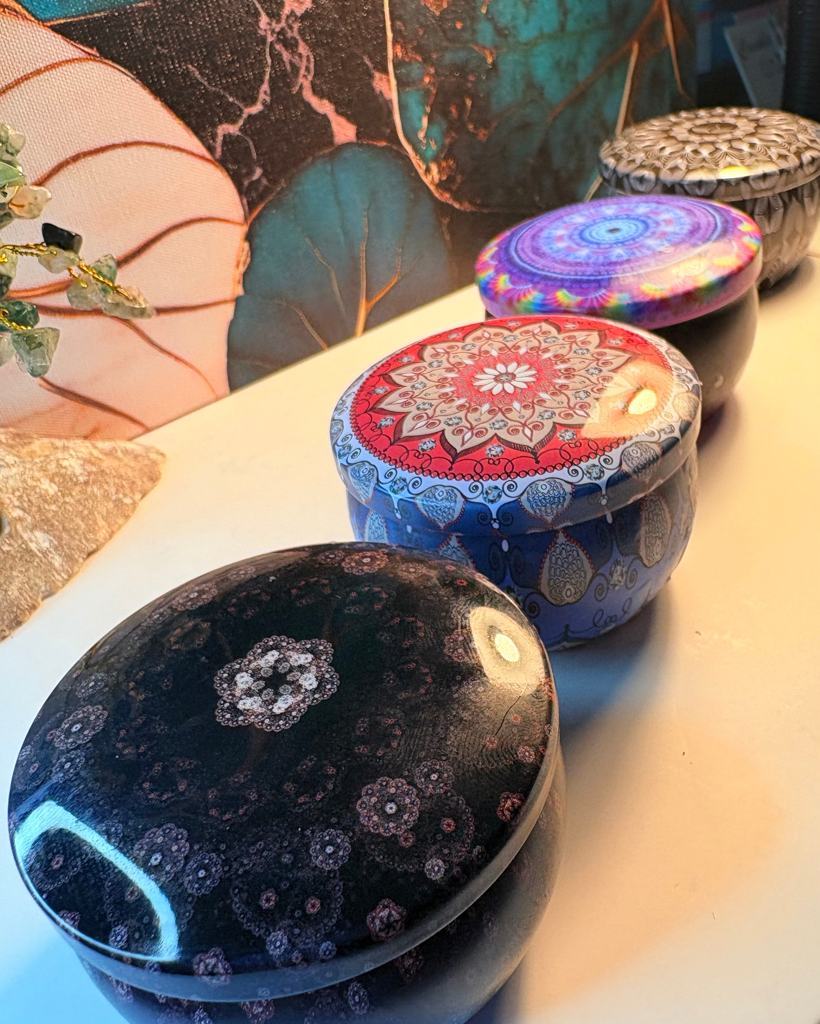 🔮 Wiccan Crystal Candle Set – 4 Scented & Crystal-Infused Ritual Candles